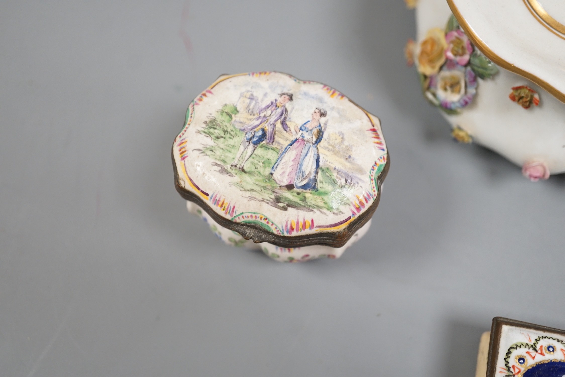 A Meissen pot with cover, 9cm and three various small trinket boxes